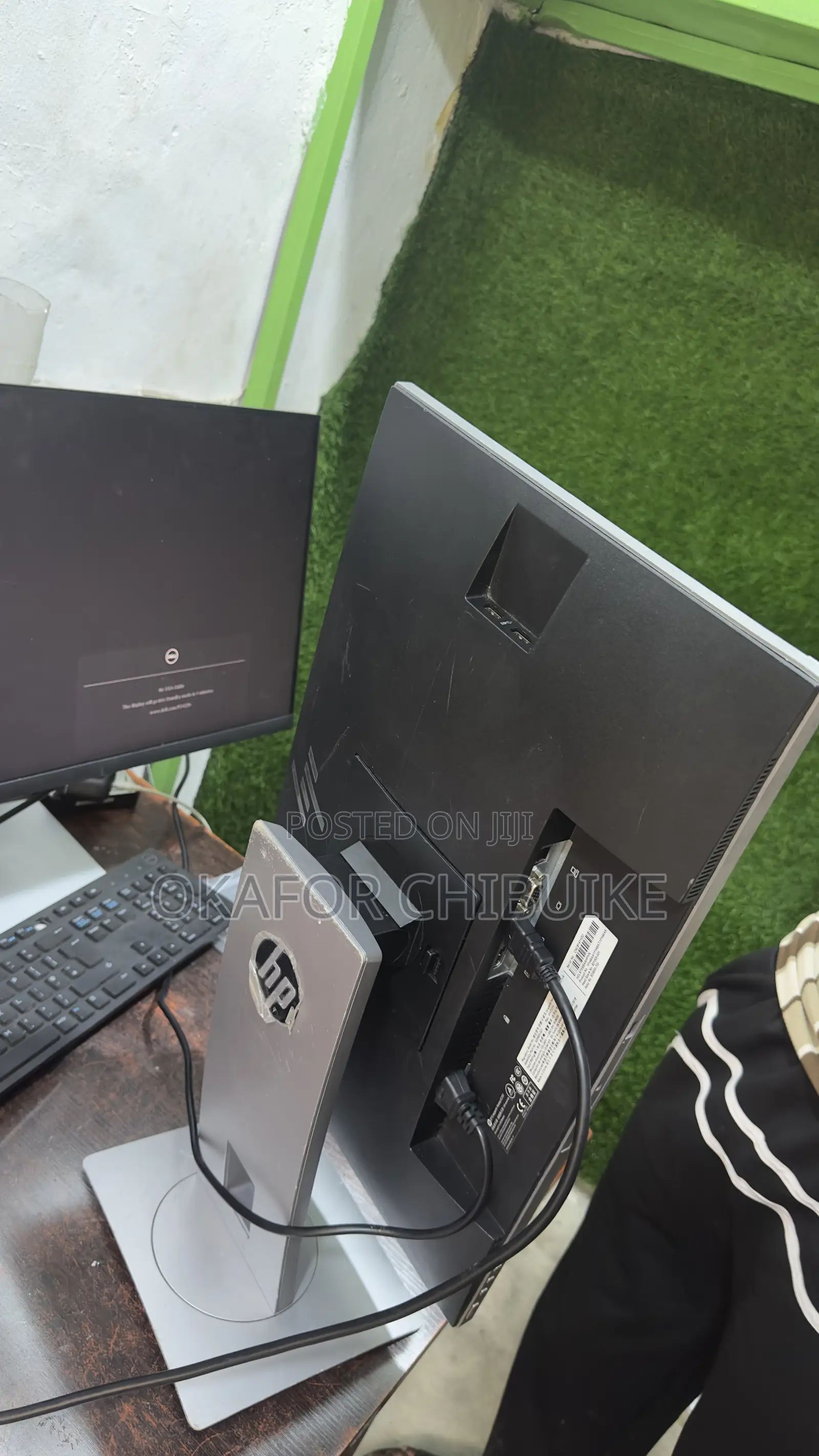 The HP EliteDisplay E233