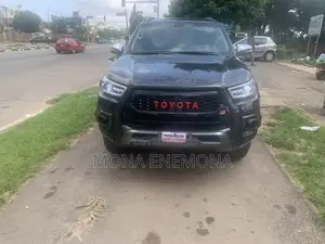 Toyota Hilux 2015 Black