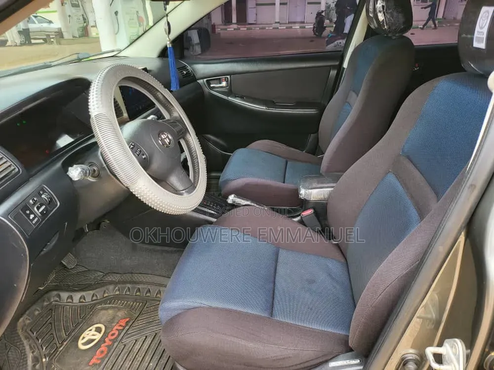 Toyota Corolla 2005 Gray