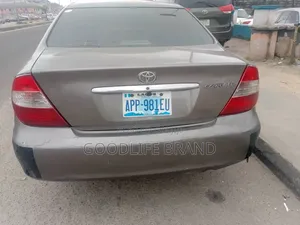 Toyota Camry XLE 4dr Sedan (2.4L 4cyl 4A) 2004 Brown