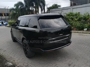 Land Rover Range Rover P400 SE SWB 2023 Black