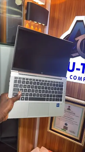 Laptop HP EliteBook 830 G8 16GB Intel Core i7 SSD 512GB