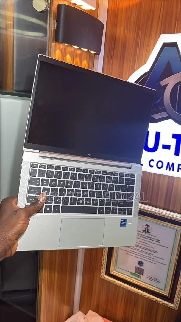 Laptop HP EliteBook 830 G8 16GB Intel Core i7 SSD 512GB