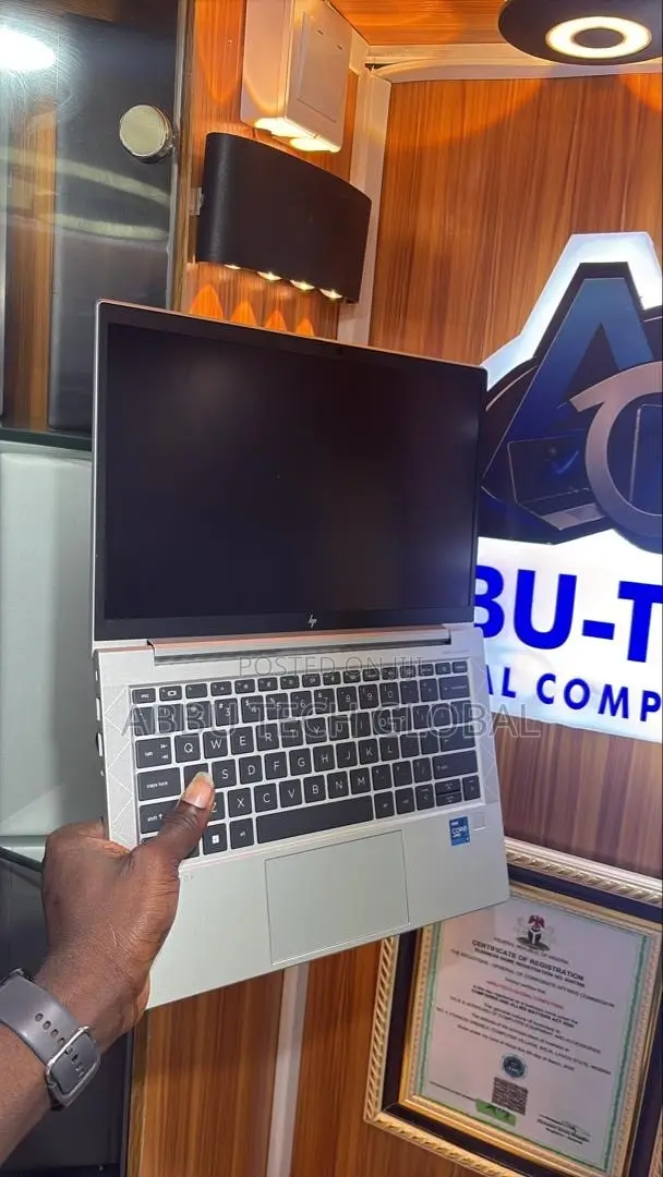 Laptop HP EliteBook 830 G8 16GB Intel Core i7 SSD 512GB