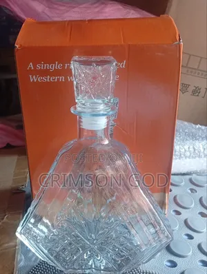 High-End Sealed Decanter With Lid