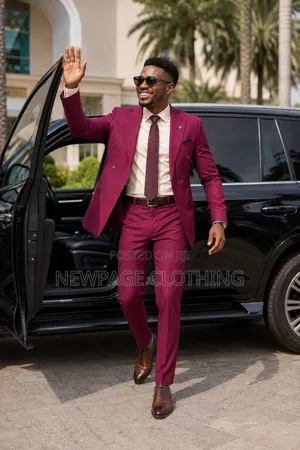 Burgundy Double-Breasted Suit for the Modern Gentleman