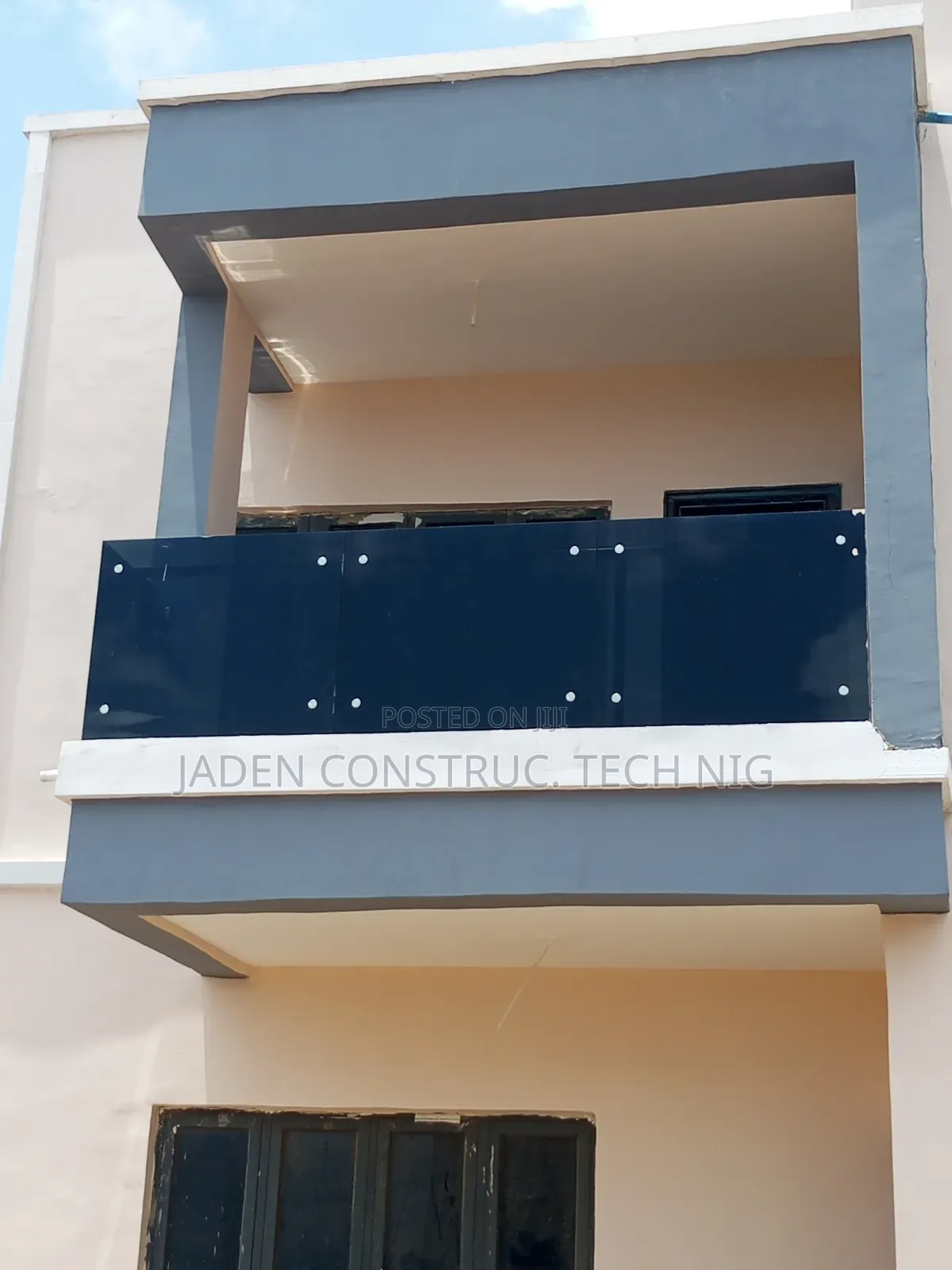 Glass Balcony Railing)