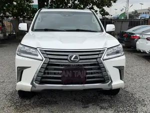 Lexus LX 570 AWD 2016 White