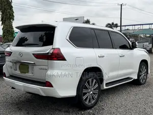 Lexus LX 570 AWD 2016 White