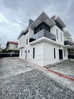 4bdrm Duplex in Crown Estate for sale