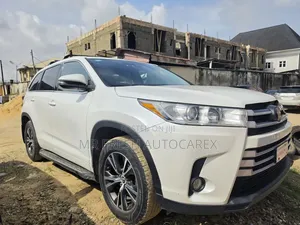 Toyota Highlander LE Plus 4x4 V6 (3.5L 6cyl 8A) 2017 White