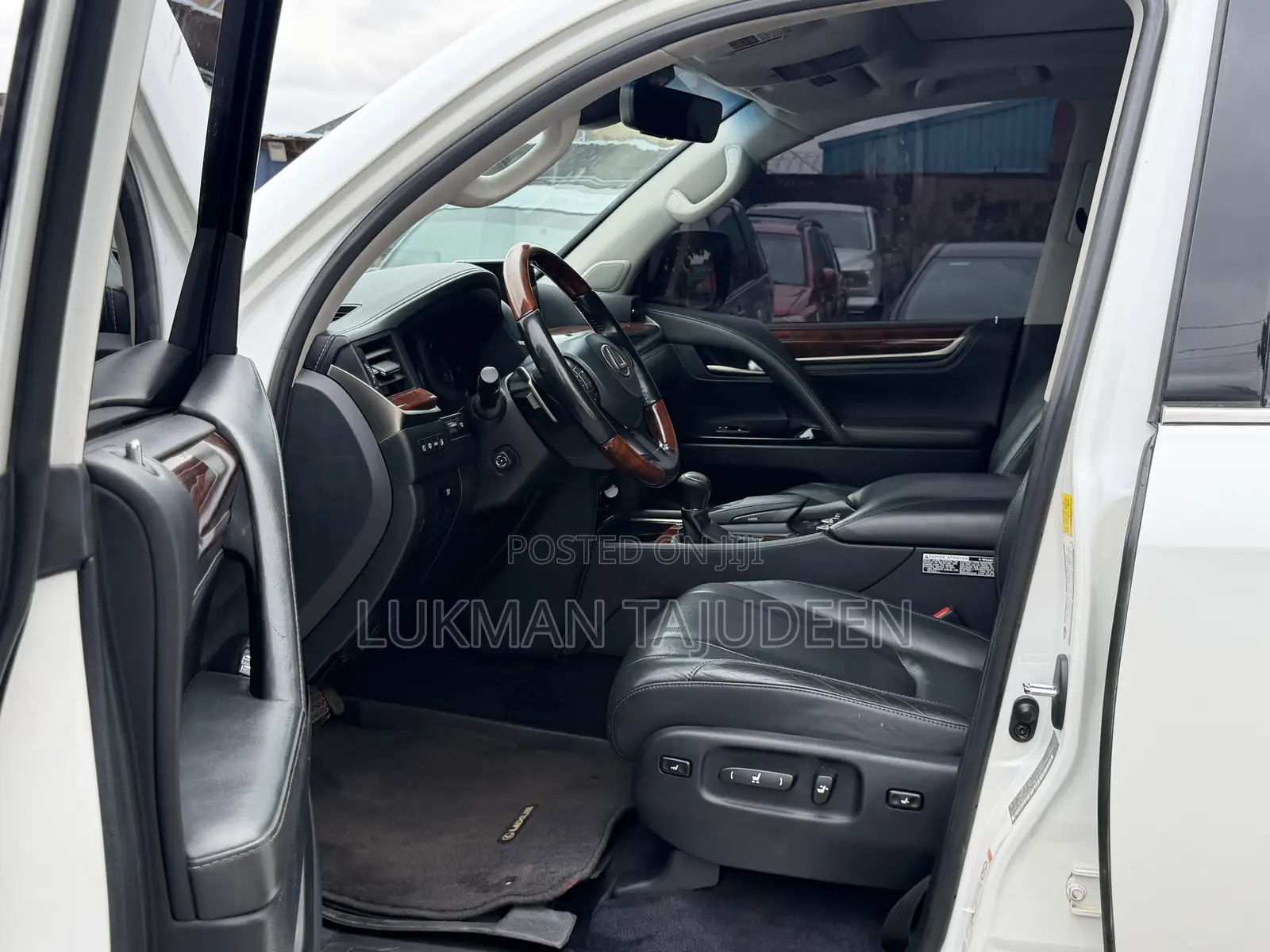 Lexus LX 570 AWD 2016 White