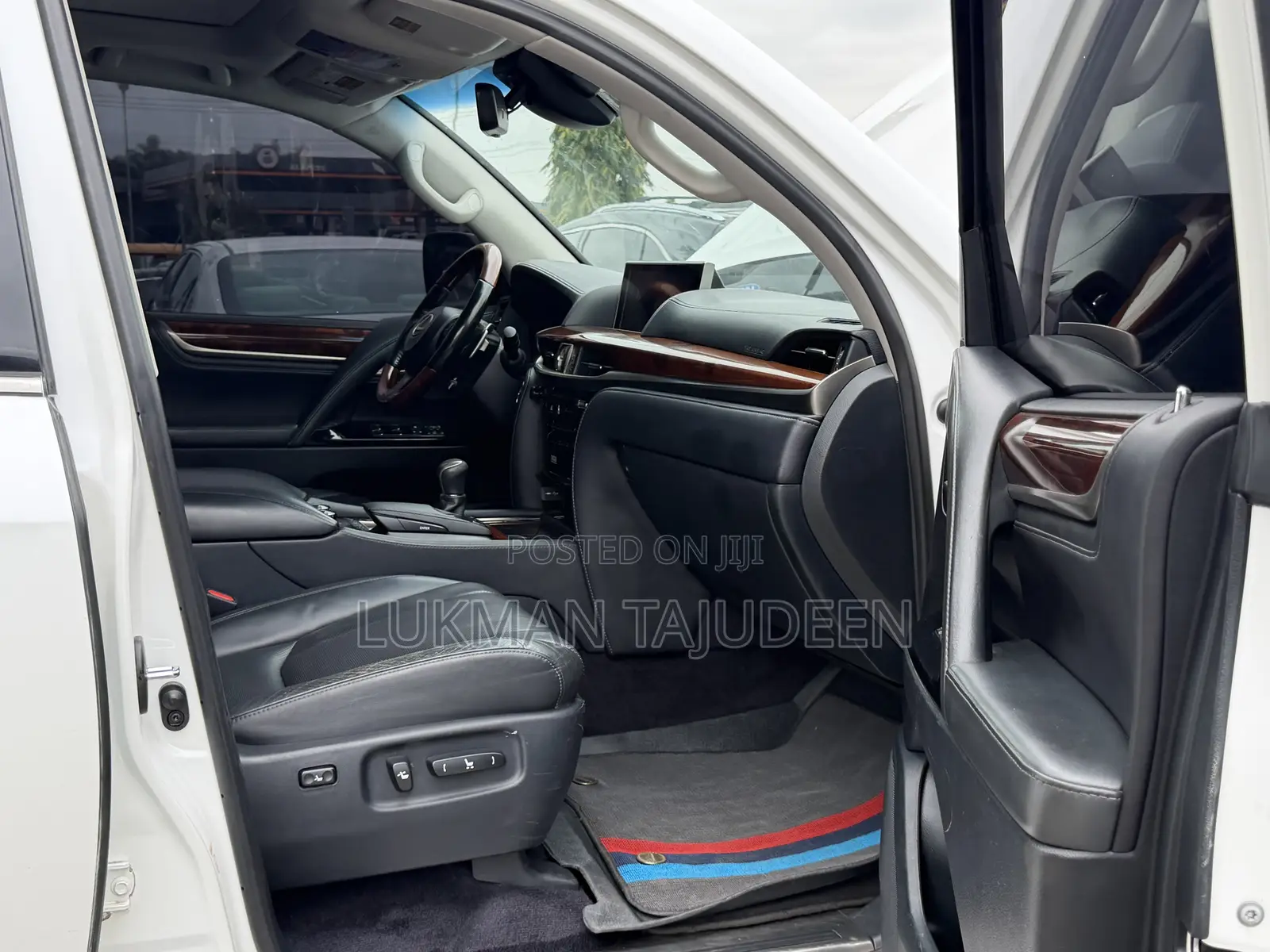 Lexus LX 570 AWD 2016 White