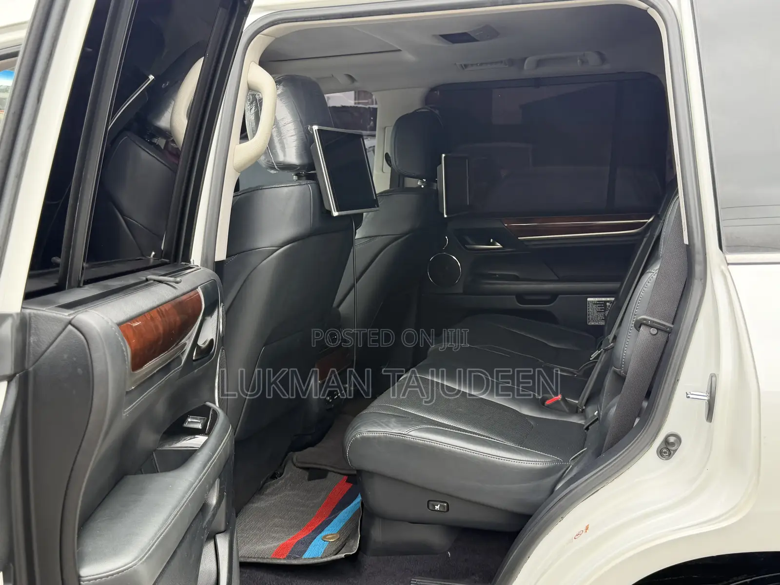 Lexus LX 570 AWD 2016 White