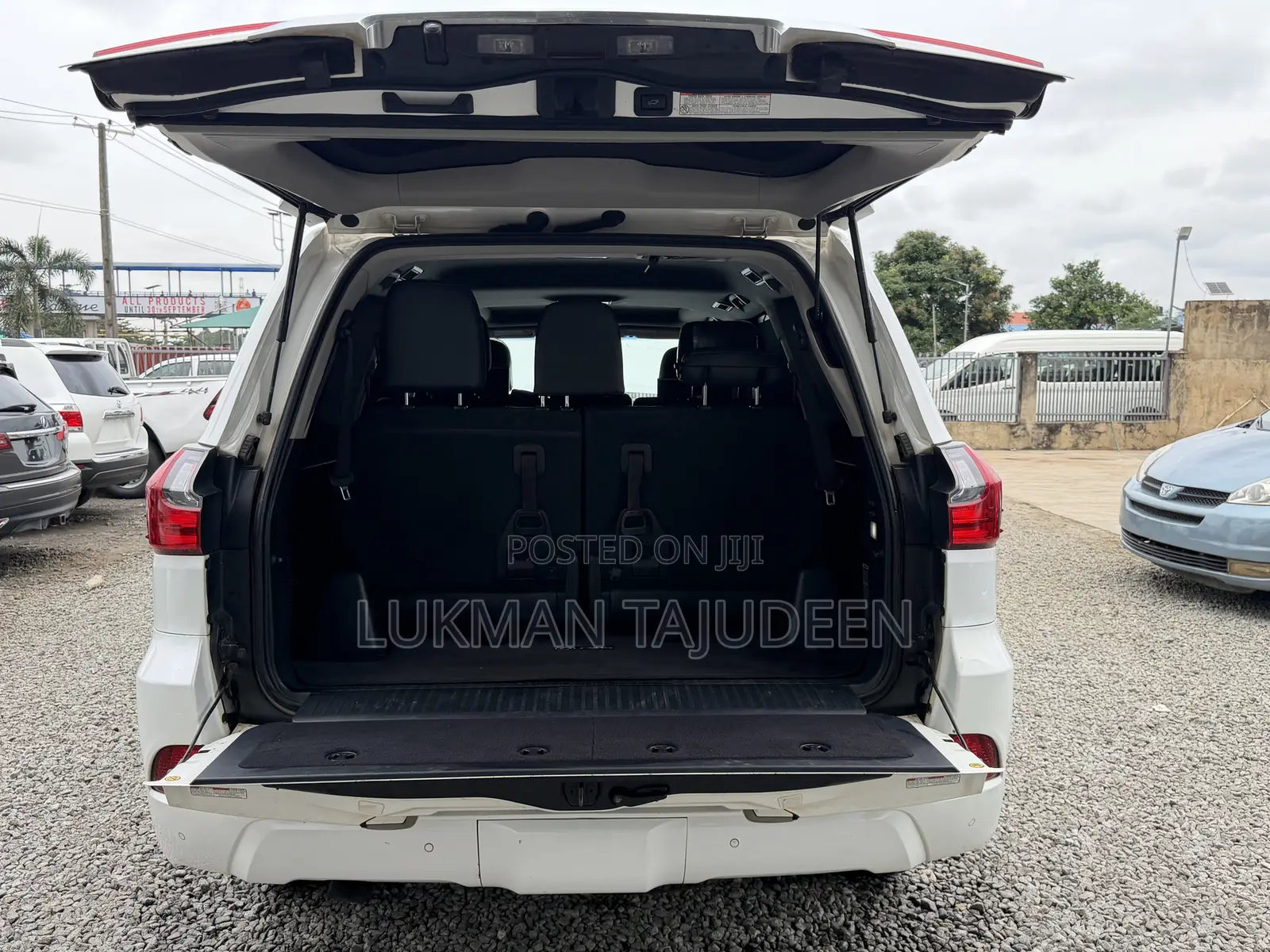 Lexus LX 570 AWD 2016 White
