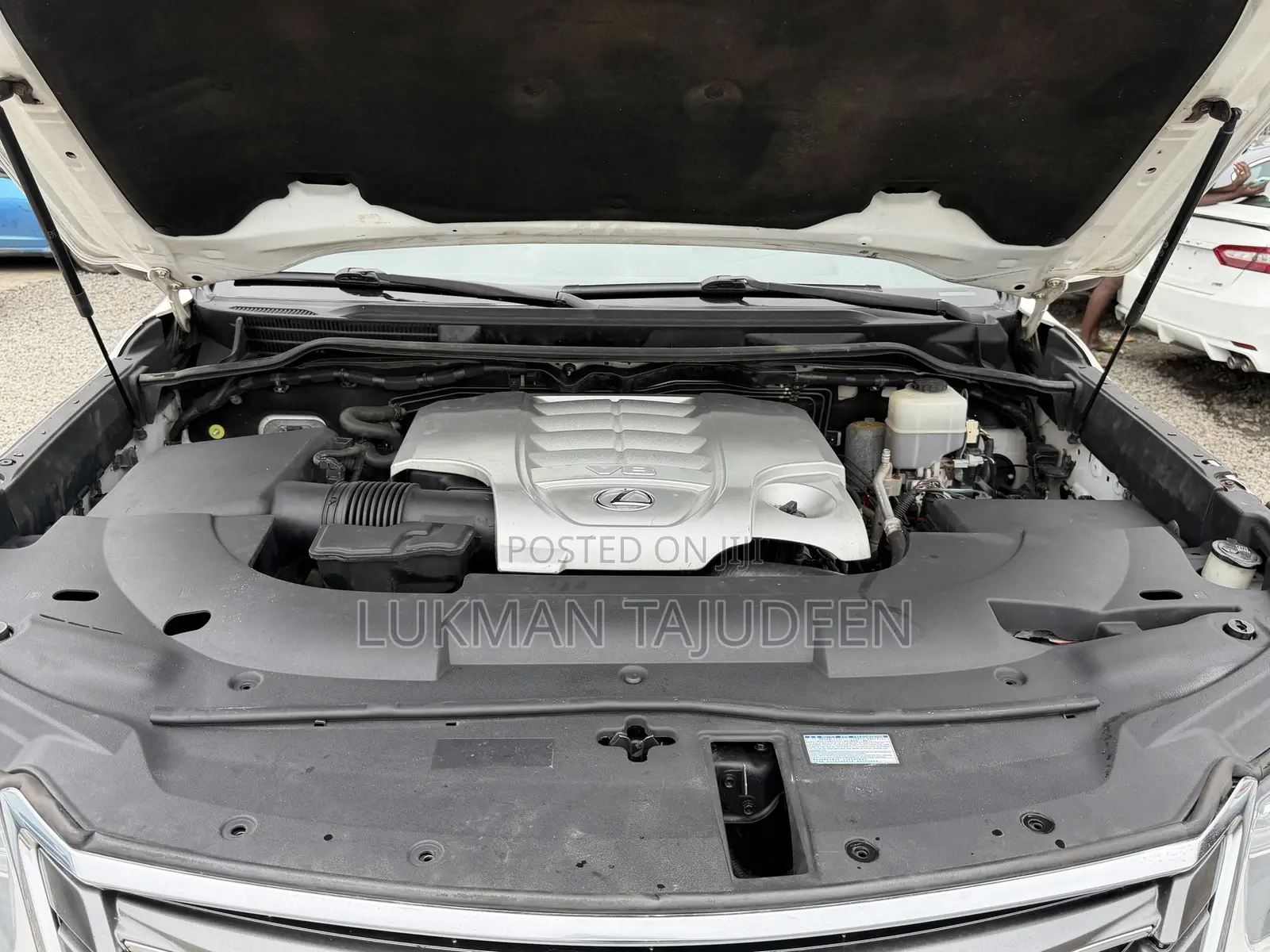 Lexus LX 570 AWD 2016 White