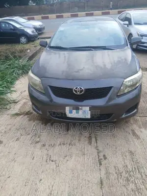 Toyota Corolla LE 4dr Sedan (1.8L 4cyl 4A) 2011 Gray