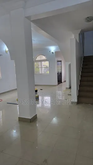 4bdrm Duplex in Innoyo Estate for rent