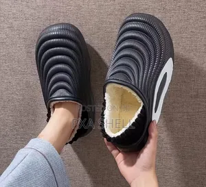 Men's and Women Thick Solid Non Slip Warm Slippers