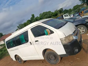 Toyota HiAce 2014 White