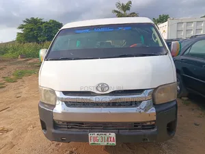 Toyota HiAce 2014 White