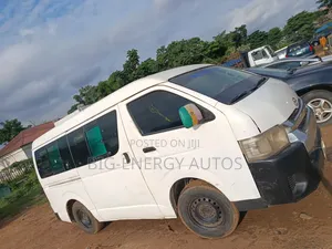 Toyota HiAce 2014 White