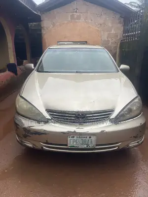 Toyota Camry 2005 Gold