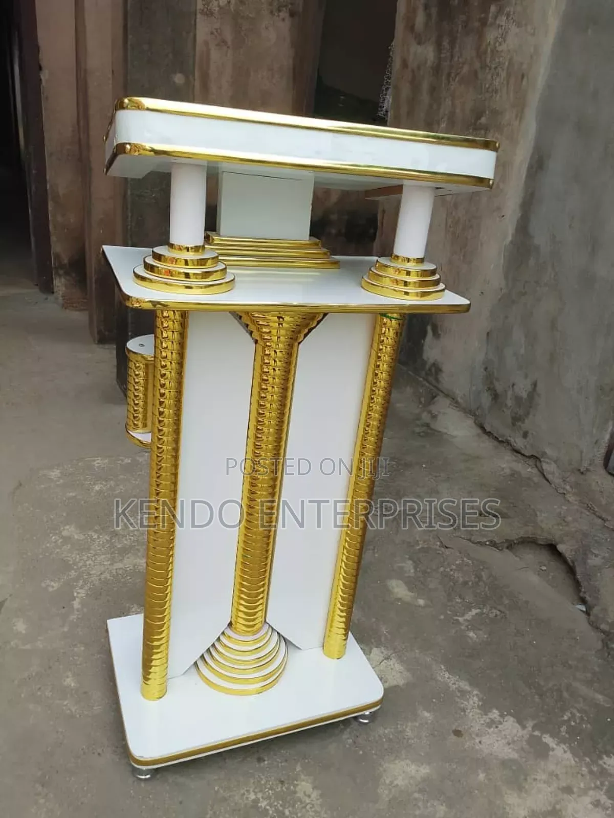 Medium Pulpit