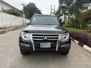 Mitsubishi Pajero 3.8 V6 GLS/GLX 2010 Black