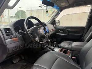 Mitsubishi Pajero 3.8 V6 GLS/GLX 2010 Black