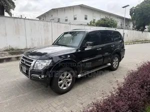 Mitsubishi Pajero 3.8 V6 GLS/GLX 2010 Black