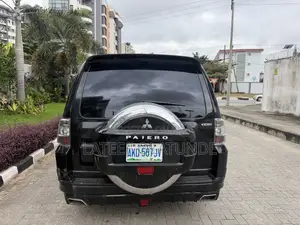 Mitsubishi Pajero 3.8 V6 GLS/GLX 2010 Black
