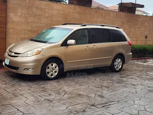 Toyota Sienna XLE 2008 Gold