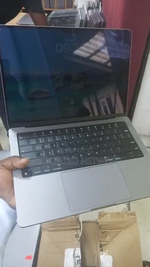 Laptop Apple MacBook Pro 2021 M1 16GB Apple M1 Pro HDD+SSD 512GB