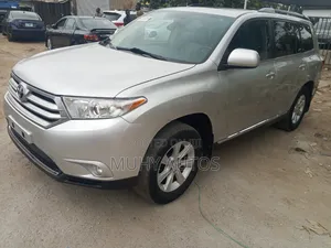 Toyota Highlander 3.5L 4WD 2013 Silver