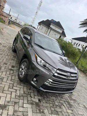 Toyota Highlander XLE V6 4x4 (3.5L 6cyl 6A) 2016 Gray