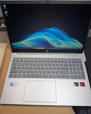 Laptop HP 14-ep0063 8GB Intel Core i3 SSD 512GB