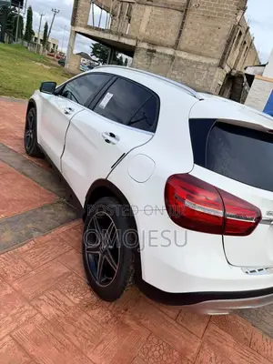 Mercedes-Benz GLA 250 2016 White