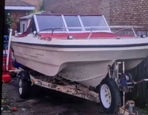 Doral Bowrider Speed Boat