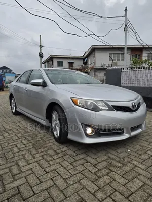 Toyota Camry SE Sport 4dr Sedan (2.5L 4cyl 6A) 2014 Silver