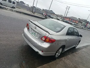Toyota Corolla 2010 Silver