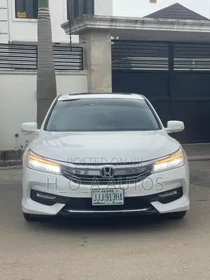Honda Accord Touring V6 4dr Sedan FWD (3.5L 6cyl 6A) 2017 White