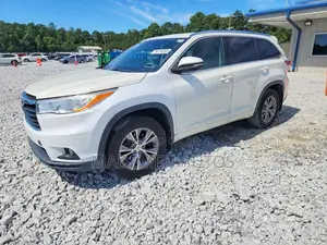 Toyota Highlander XLE 4dr SUV (3.5L 6cyl 6A) 2015 White