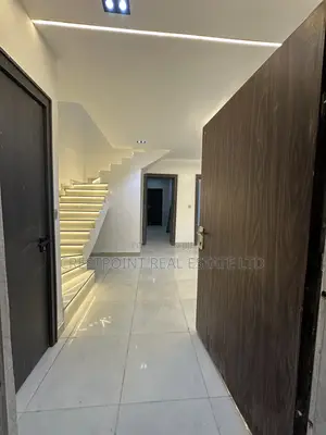 4bdrm Townhouse/Terrace in Brains And Hammers, Life Camp for sale
