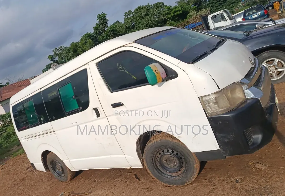 Toyota HiAce 2012 White