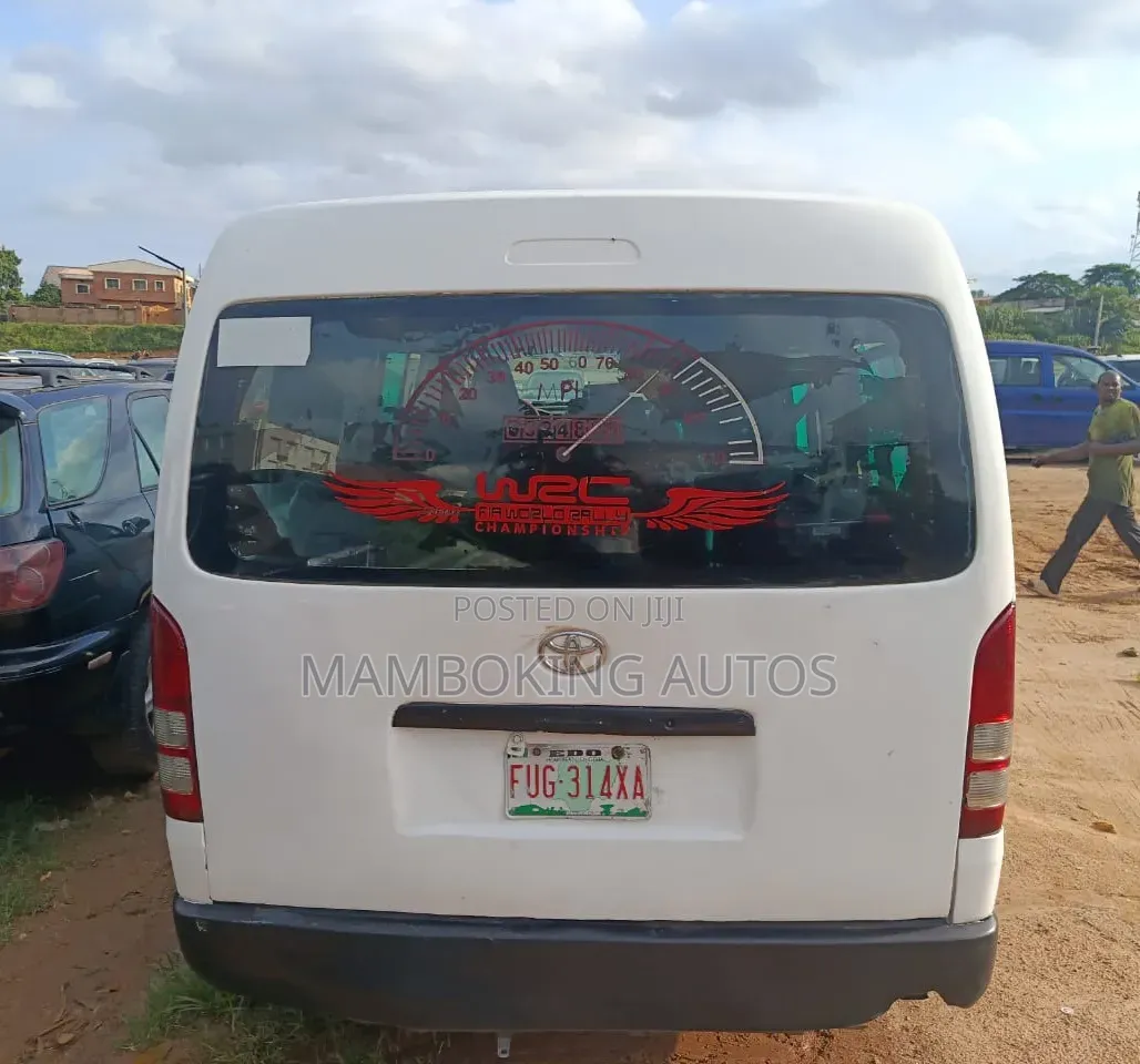 Toyota HiAce 2012 White