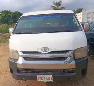 Toyota HiAce 2012 White