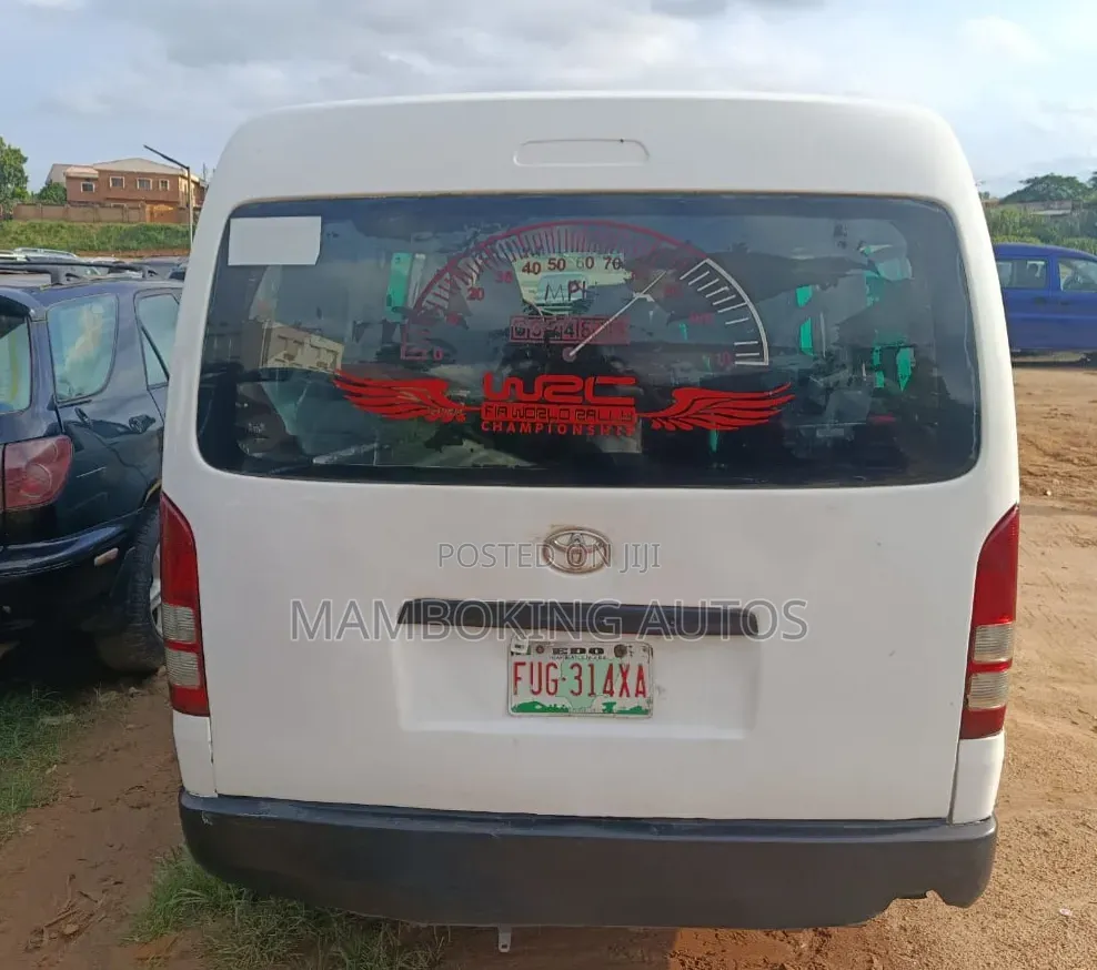Toyota HiAce 2012 White