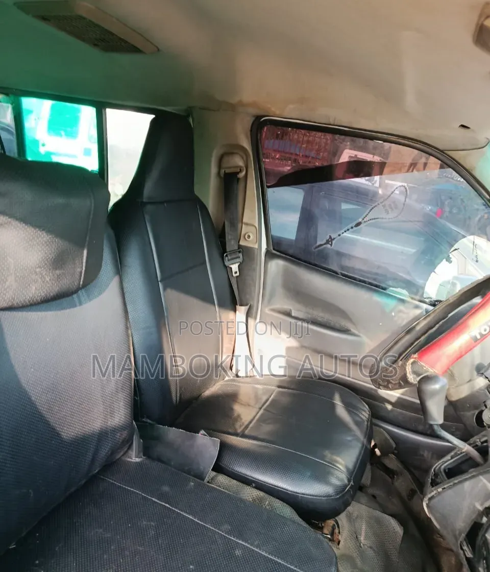 Toyota HiAce 2012 White