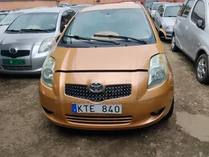 Toyota Yaris Base Hatchback 3dr 2010 Gold